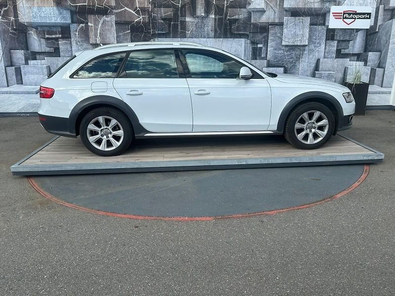 Audi A4 Allroad (2012) 2.0TDi, 105KW, 4x4, B&O - fotka 5 z 27
