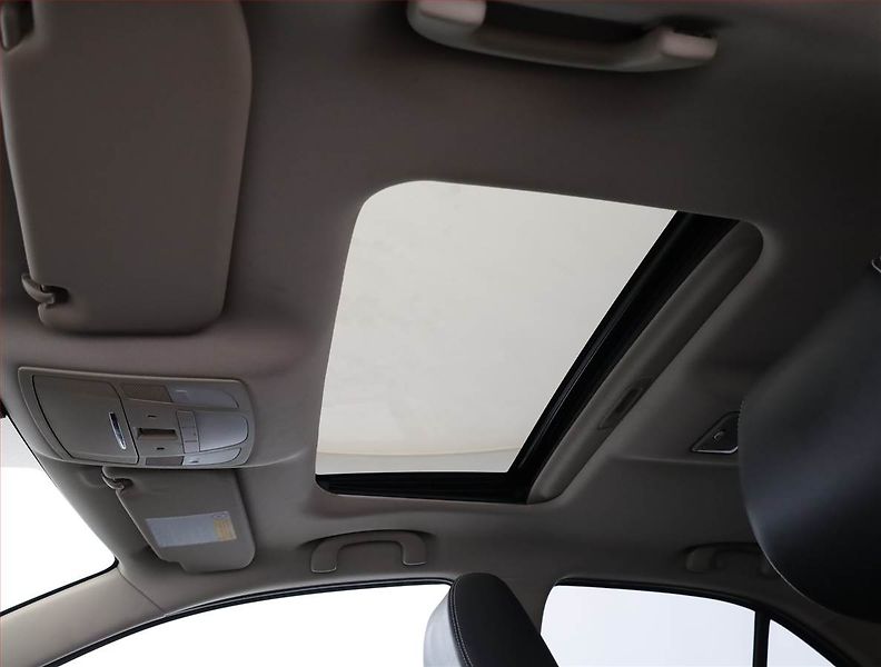 Suzuki Kizashi (2014) 2.4 VVT, Serv.kniha, Xenony - fotka 15 z 16