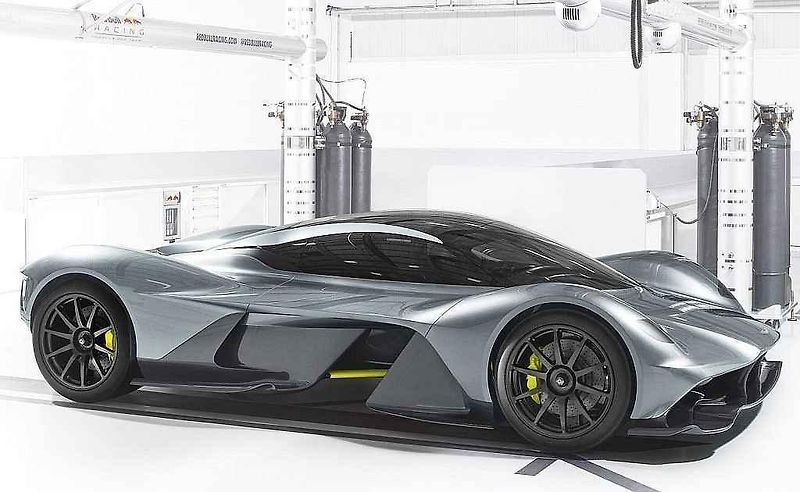 Aston Martin Valkyrie se Serenou Williams.