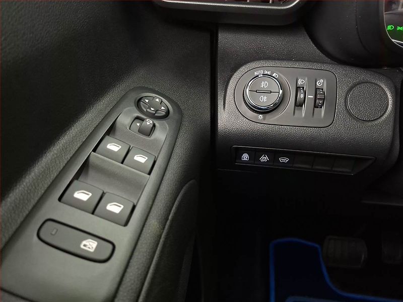 Opel Combo (2023) Elegance 1.5 CDTI, 5Míst, ČR - fotka 18 z 19