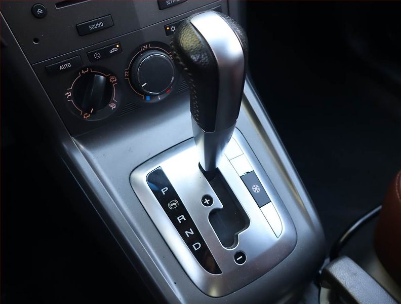 Opel Antara (2007) 2.0 CDTI, 4X4, Automat - fotka 13 z 17