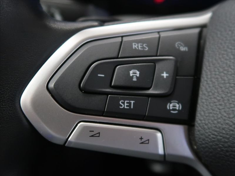 Volkswagen Golf 2,0 TDI Life DSG 1.majitel - fotka 19 z 35