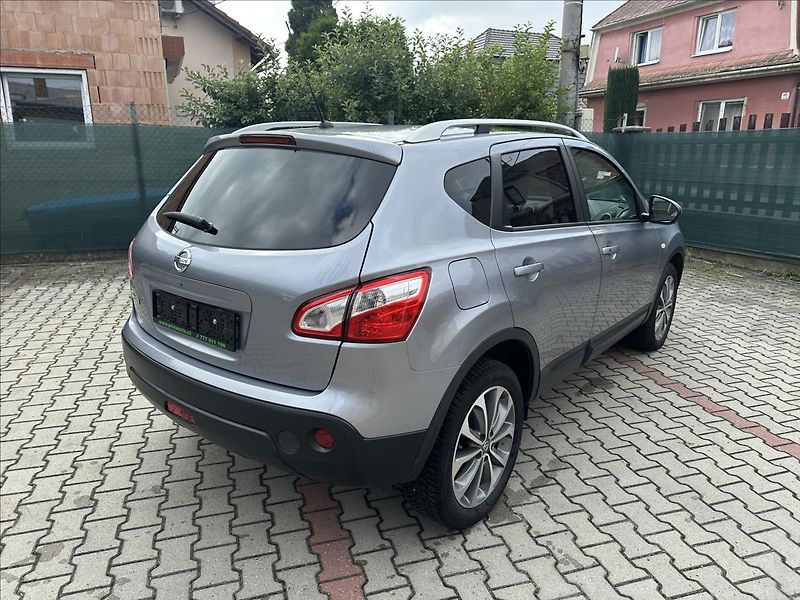 Nissan Qashqai 2,0 4x4 AUTOMAT TEKNA - fotka 3 z 37