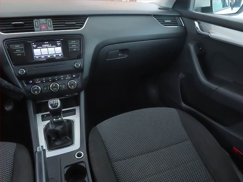 Škoda Octavia (2014) Ambition Plus 1.2 TSI - fotka 8 z 15