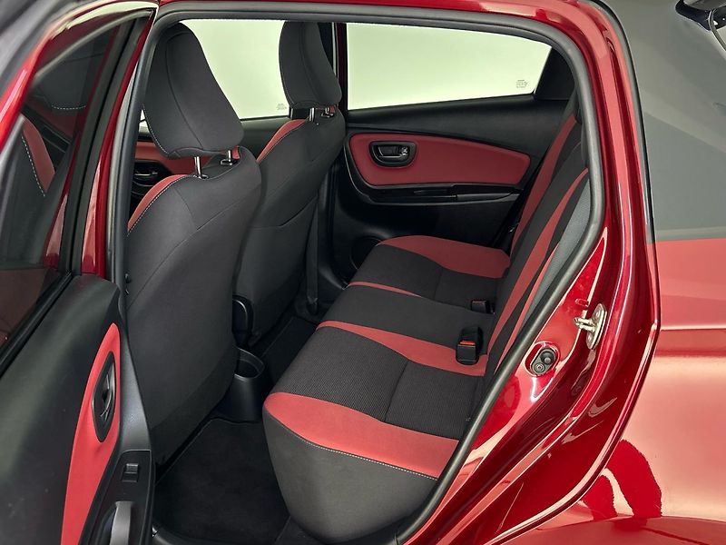 Toyota Yaris Hatchback - fotka 8 z 30
