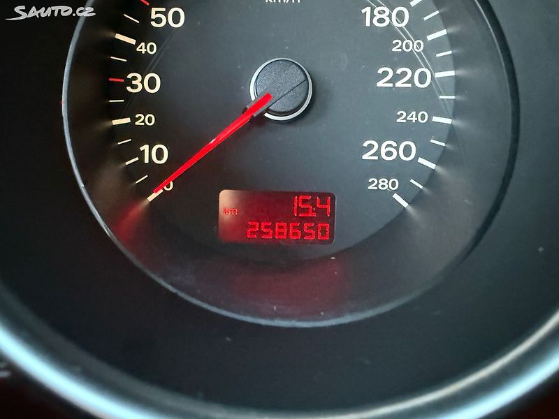 Audi A8 (2008) 3.2 V6, 191kw 4x4 Původ ČR - fotka 18 z 24
