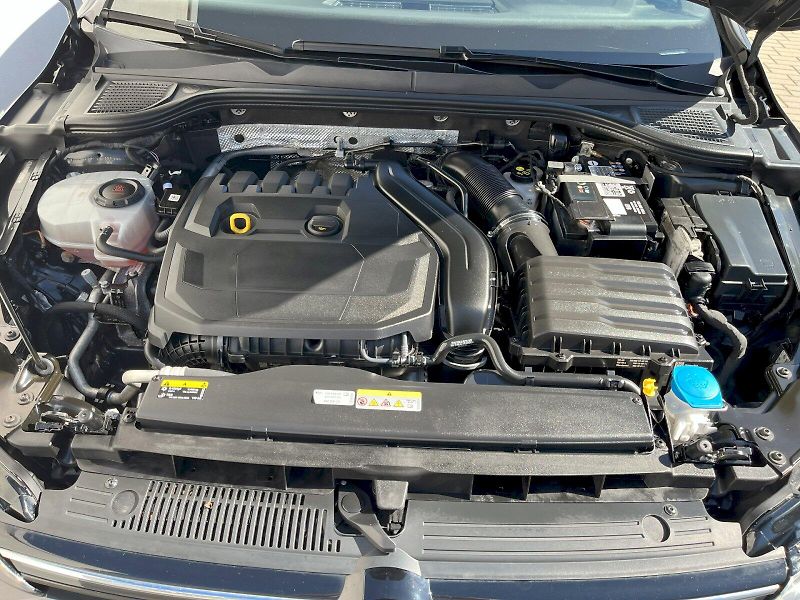 Volkswagen Golf (2022) VARIANT 1,5 eTSI 96KW DSG STYL - fotka 11 z 23