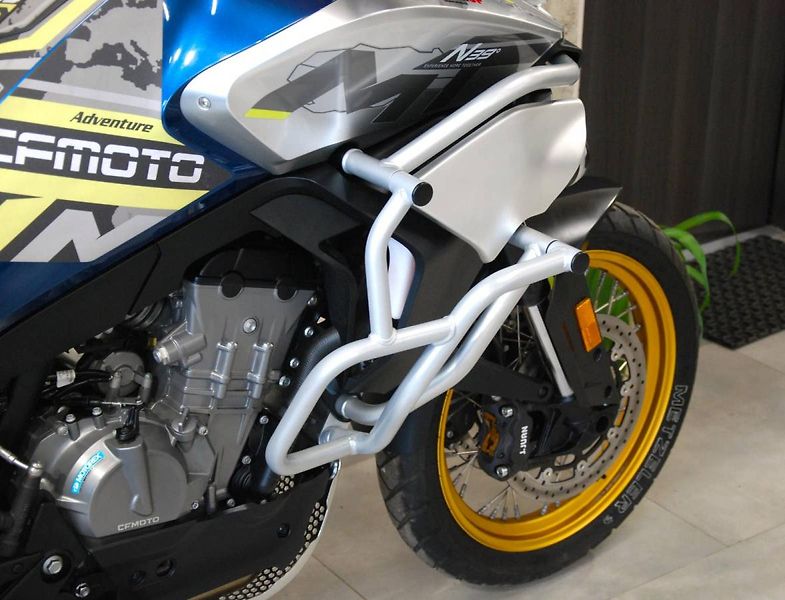 CFMOTO 800 MT (2022) Touring - hezký stav,stroj od - fotka 7 z 20