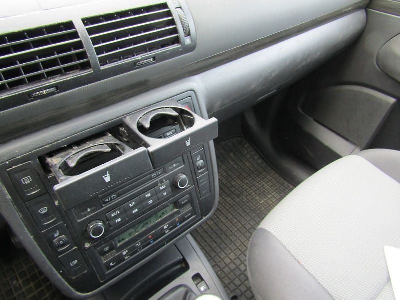 Seat Alhambra (2006) 2.0 TDI 103kW - fotka 32 z 34
