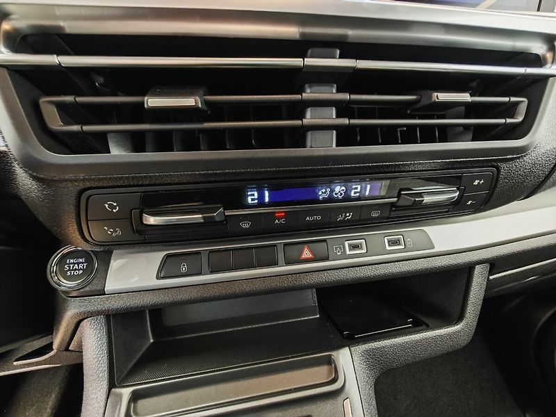 Toyota ProAce 2.0L Diesel 177k - 8AT Family - fotka 29 z 34