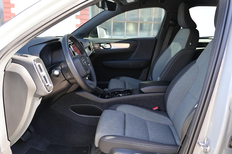 Volvo XC40 (2024) Plus, B3 Mild hybrid, Benzín,  - fotka 7 z 20