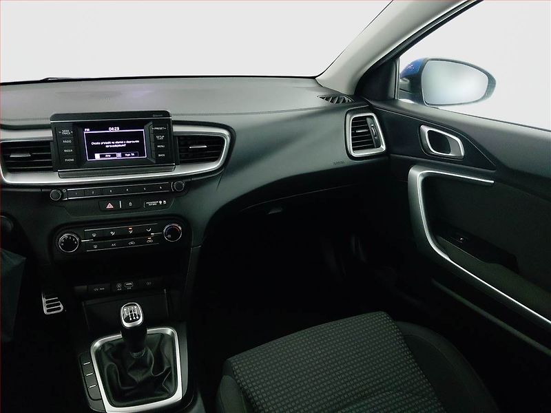 Kia Ceed (2019) Cool 1.4 CVVT, ČR,1.maj - fotka 8 z 17