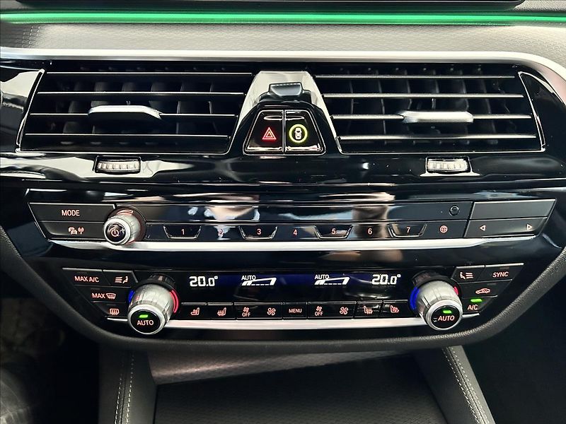 BMW Řada 5 3,0   530xD,210kW,ČR,M-SPORT,D - fotka 29 z 43