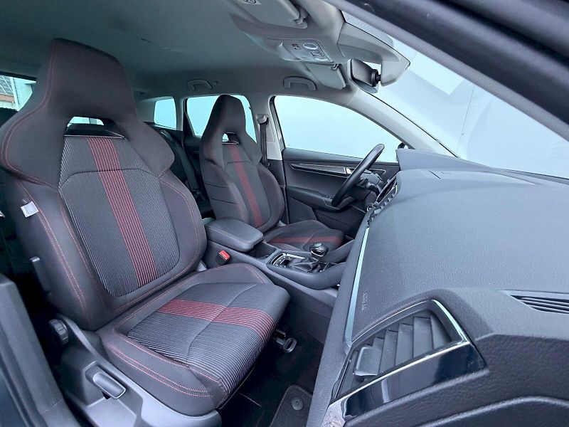 Škoda Karoq (2018) 2.0 TDI 110kW 4x4 DSG Style Pl - fotka 30 z 35