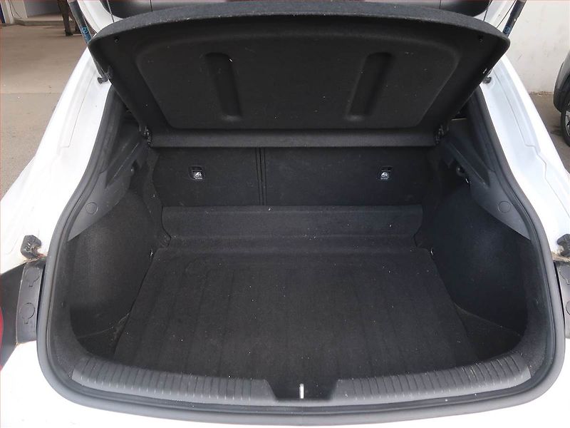 Hyundai i30 (2018) 1.0 T-GDI, Tempomat - fotka 13 z 17
