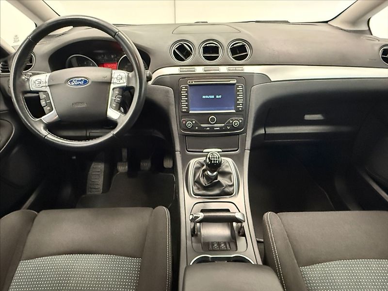 Ford S-MAX 1,6 EcoBoost 118kw TITANIUM - fotka 9 z 18
