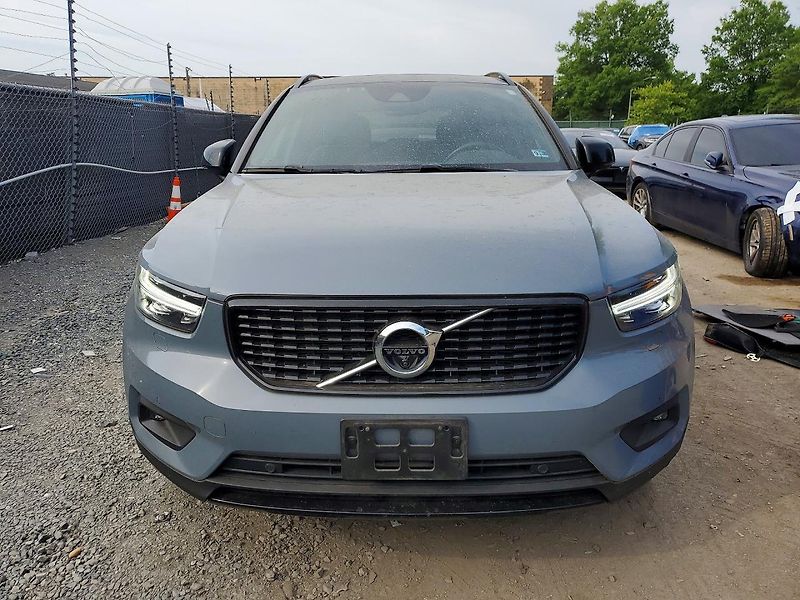 Volvo XC40 (2020) T5 R-DESIGN  - fotka 5 z 11