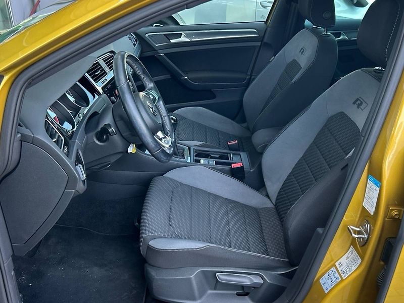 Volkswagen Golf (2018) 1.4 TSI R-Line - fotka 12 z 32