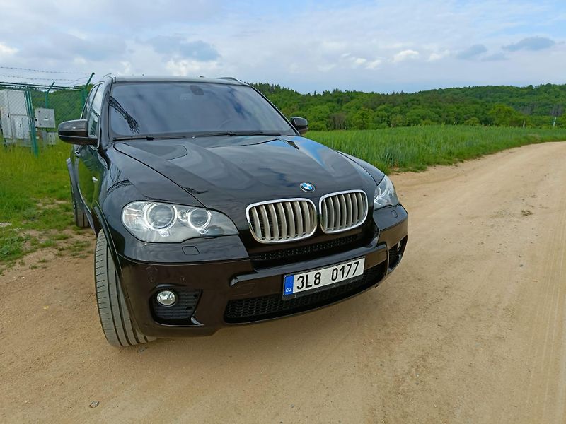 BMW X5 (2010) M-packet - fotka 2 z 28