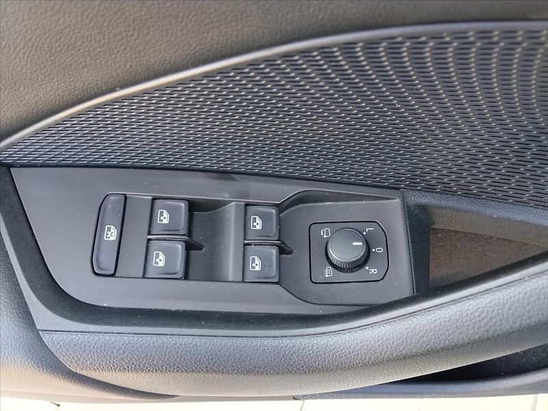 Škoda Octavia 2,0   2.0TDI 110Kw DSG Tažné - fotka 16 z 32