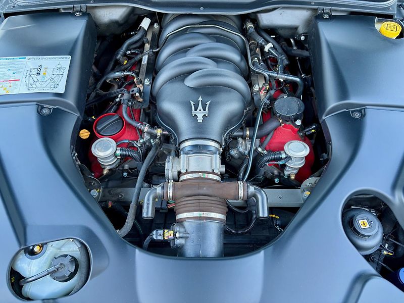 Maserati Granturismo (2012) S 4.7 V8 1. MAJITEL 33.222 km! - fotka 47 z 57