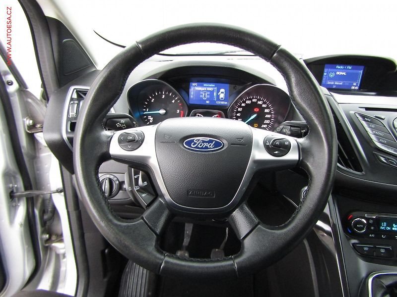 Ford Kuga (2015) 2.0 TDCi 4x4, Titanium - fotka 19 z 21