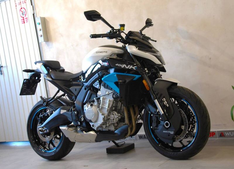 CFMOTO (2025) 675 NK - stroj od nás,1.maj,90 - fotka 2 z 20