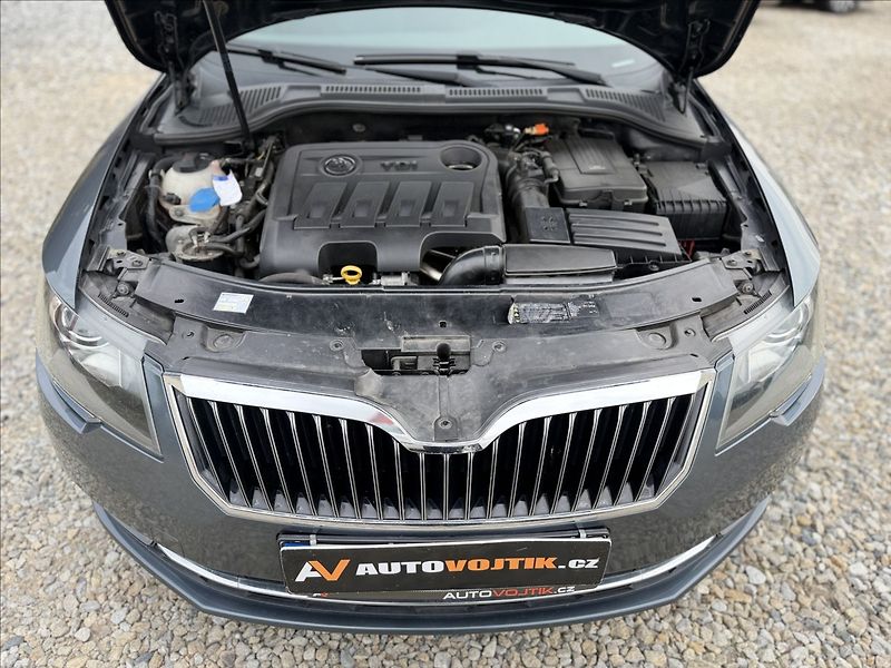 Škoda Superb 2,0 TDI PO ROZVODECH, NOVÁ STK - fotka 28 z 28