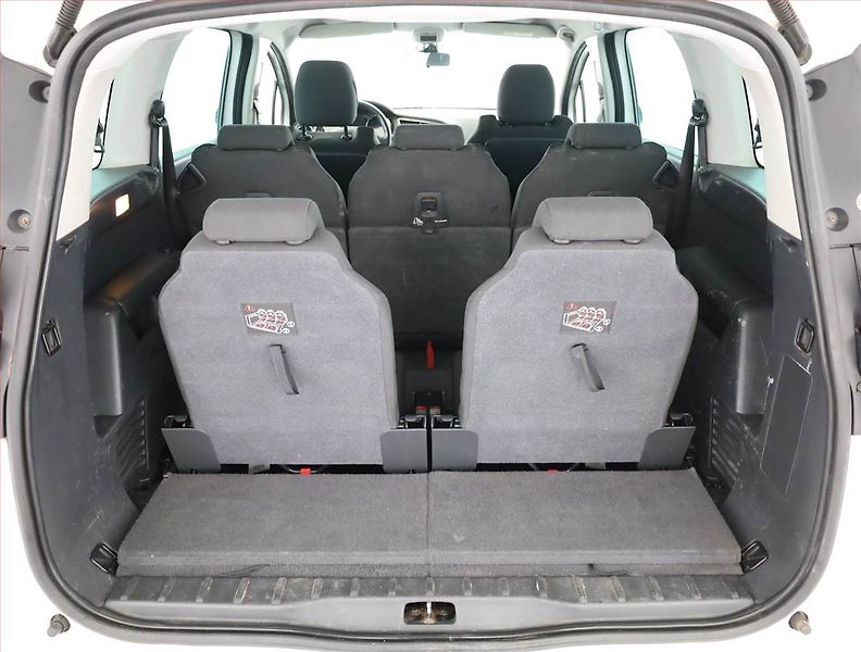 Peugeot 5008 (2014) 2.0 HDI, 7 míst, Serv.kniha - fotka 14 z 16
