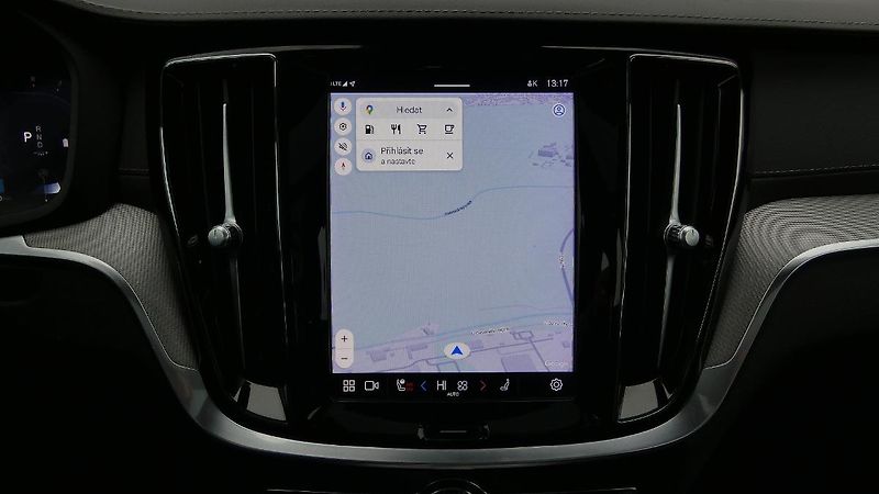 Volvo S60 B5 AWD Ultimate Dark - fotka 15 z 25