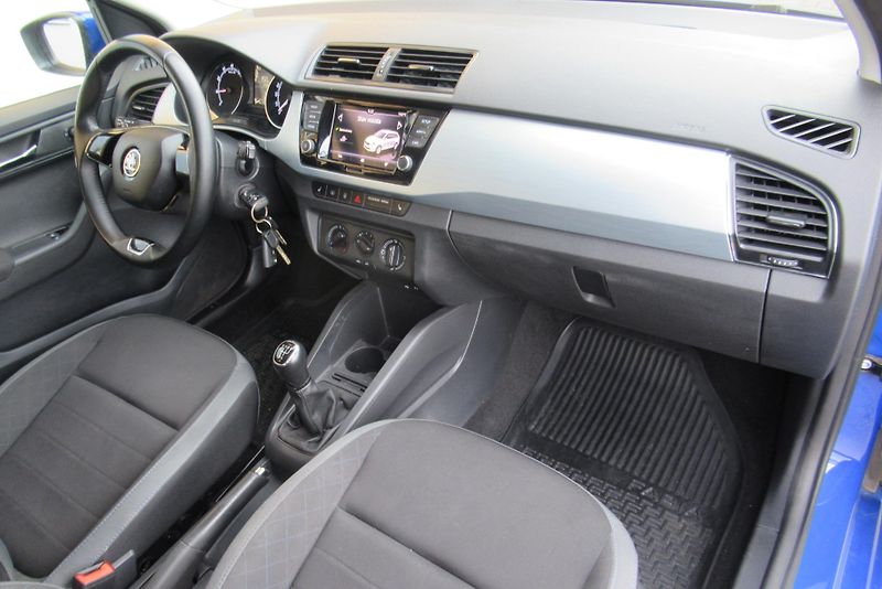 Škoda Fabia 1.0 TSi KLIMA VYHŘ. SEDADLA - fotka 22 z 25