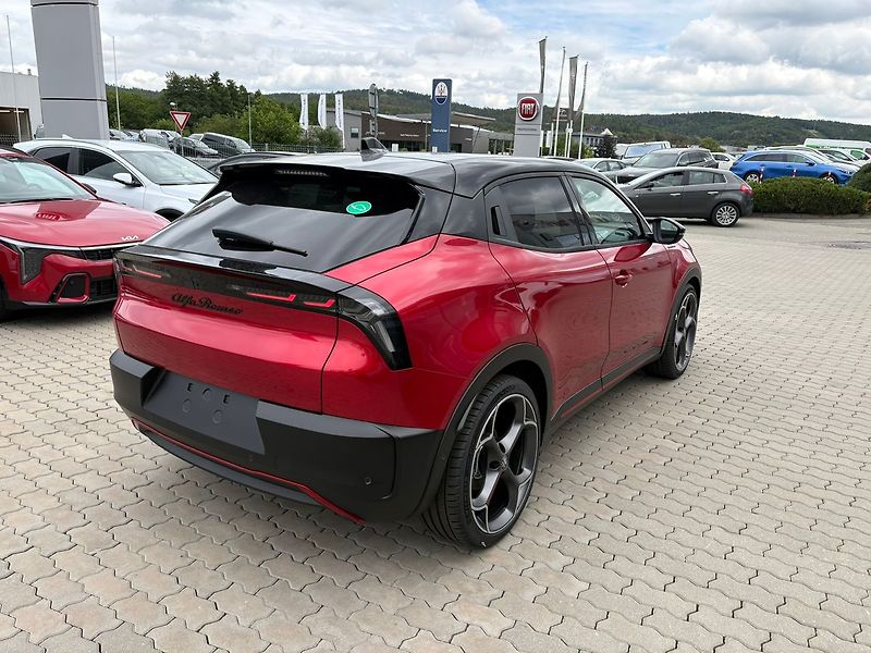 Alfa Romeo Junior (2026) Elettrice Veloce Perfo BEV 280 - fotka 7 z 19