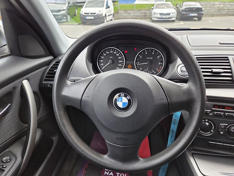 BMW Řada 1 (2011) 316 2.0i 122 VADA MOTORU - fotka 14 z 24
