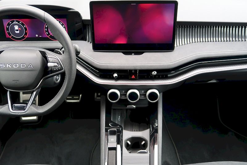 Škoda Superb (2025) SportLine 1,5 TSi e- Tec/110 k - fotka 8 z 32