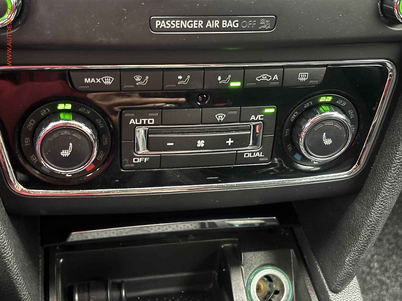 Škoda Superb (2014) 2.0 TDi, ČR, Elegance - fotka 17 z 19