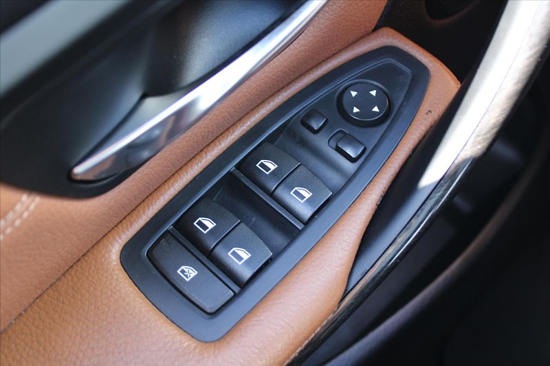 BMW Řada 3 320d xDrive NAVI KŮŽE PANORAMA - fotka 26 z 27