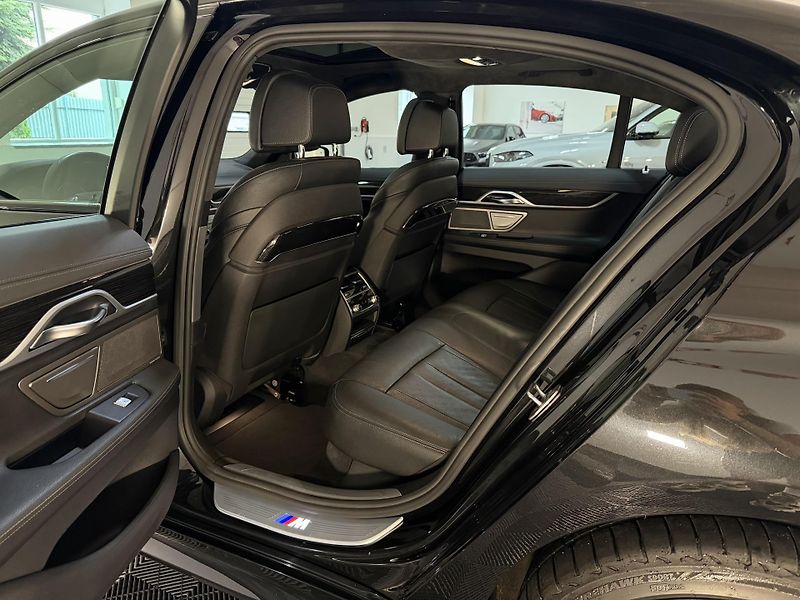 BMW Řada 7 BMW 740d xDrive M-Paket CZ - fotka 23 z 50