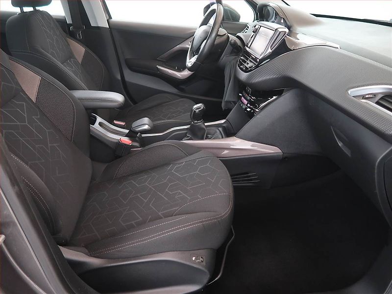 Peugeot 2008 (2016) 1.2 PureTech, Tempomat - fotka 9 z 12