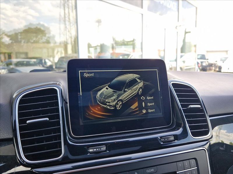 Mercedes-Benz GLE 3,0 i AMG 270kW 4MATIC PANORAM - fotka 40 z 50