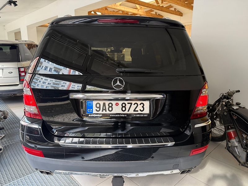 Mercedes-Benz GL (2009) 550 4MATIC - fotka 5 z 34