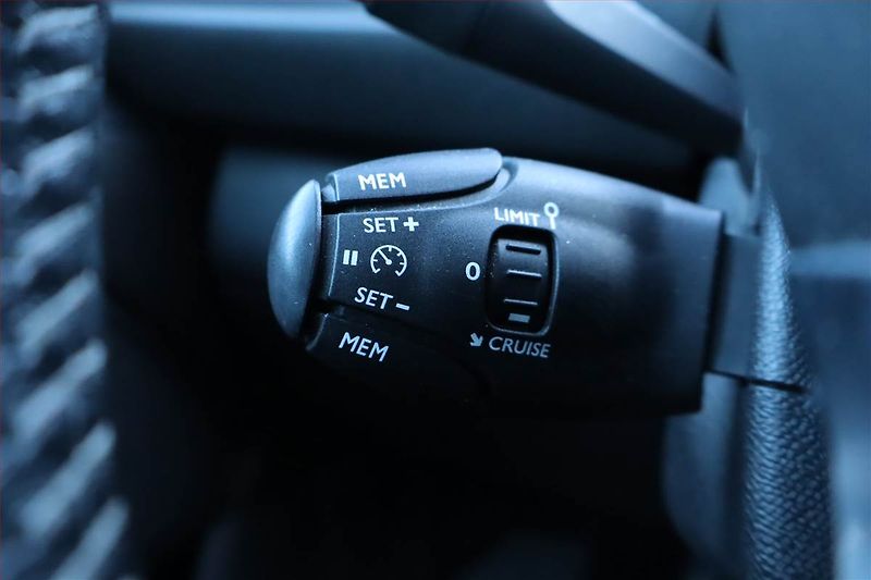 Peugeot 308 (2017) 1.6 BlueHDi, Serv.kniha, Navi - fotka 23 z 26