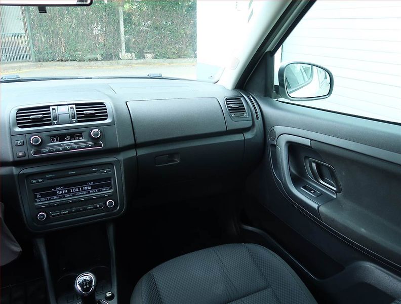 Škoda Roomster (2011) 1.6 TDI, po STK, jezdí dobře - fotka 8 z 17