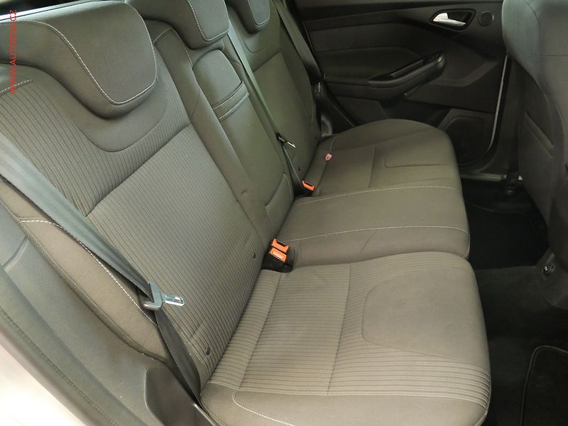 Ford Focus (2012) 1.0 EB, Klima - fotka 12 z 20
