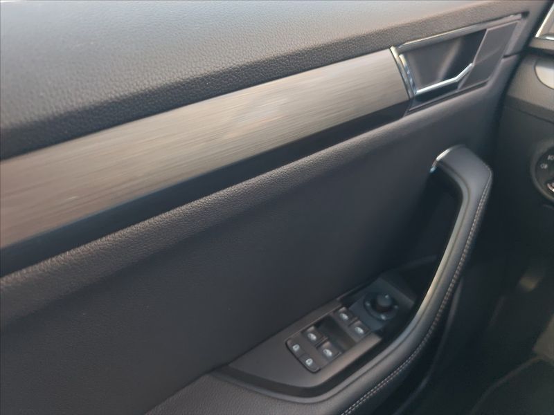 Škoda Superb 2,0 TDI 110 Style DSG - fotka 11 z 11