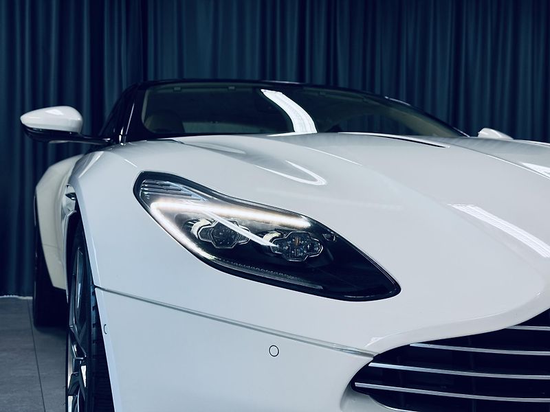 Aston Martin DB11 (2017) V12*5.2*B&O*360*TOP - fotka 5 z 43