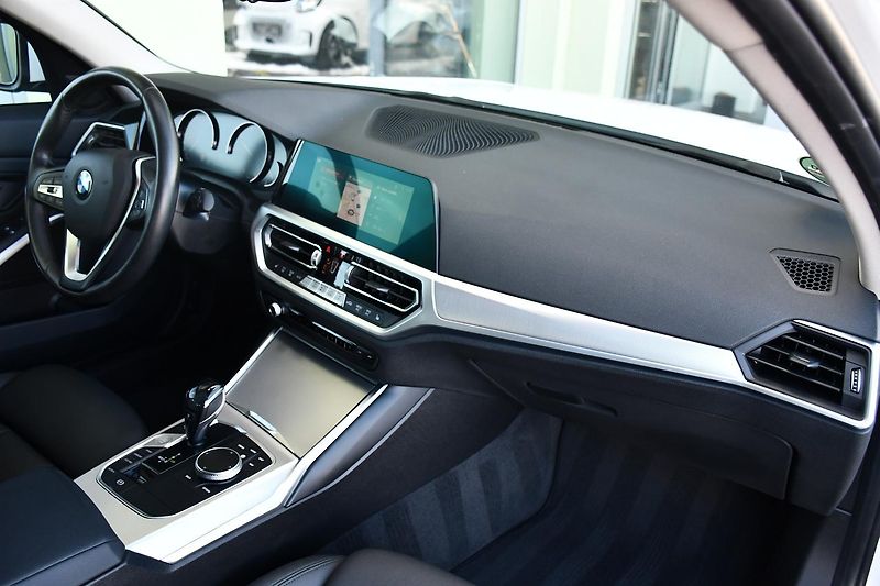 BMW Řada 3 320D xDrive 2xALU 1M ČR - fotka 19 z 38
