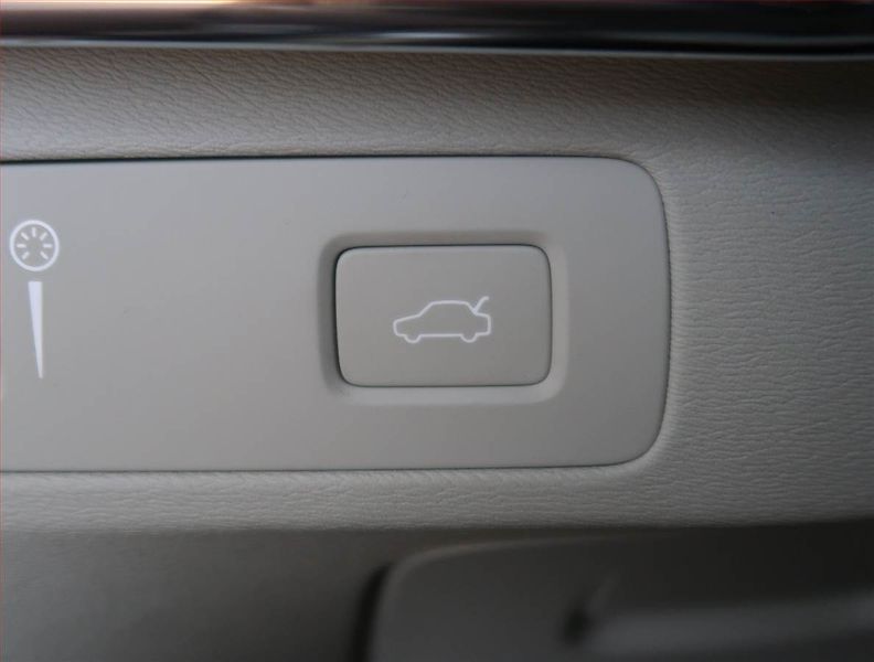Volvo XC90 (2021) B5 AWD - fotka 22 z 28