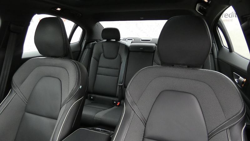 Volvo S60 B5 AWD Ultimate Dark - fotka 7 z 25