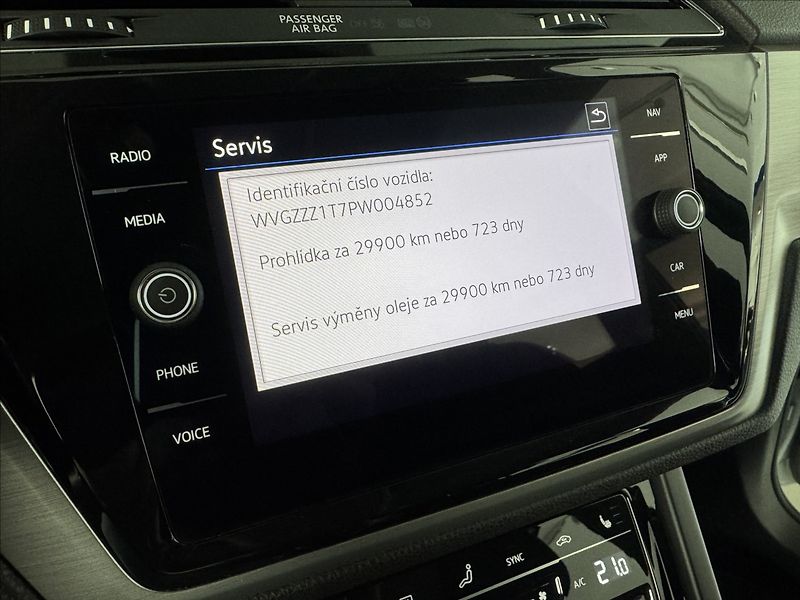 Volkswagen Touran 2,0 TDi  DSG Comfortline LED V - fotka 32 z 43