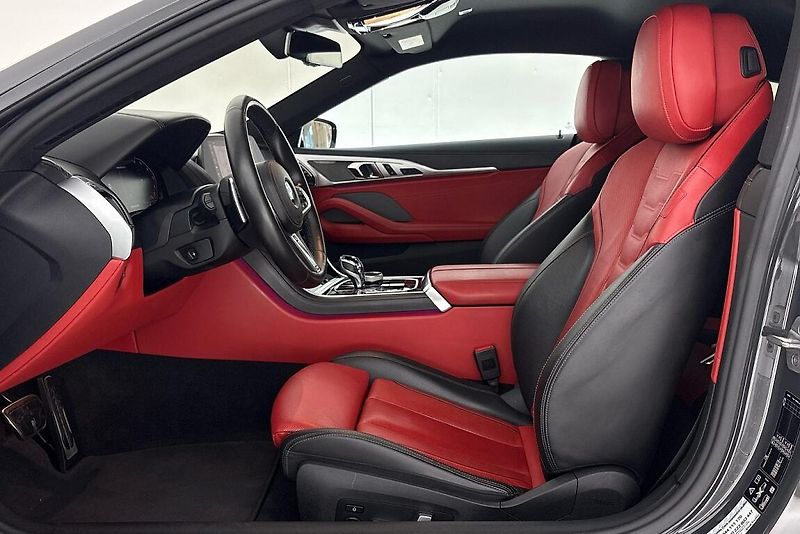 BMW Řada 8 M850i xDrive - fotka 27 z 28